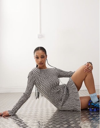 long sve shirred mini dress in black and white